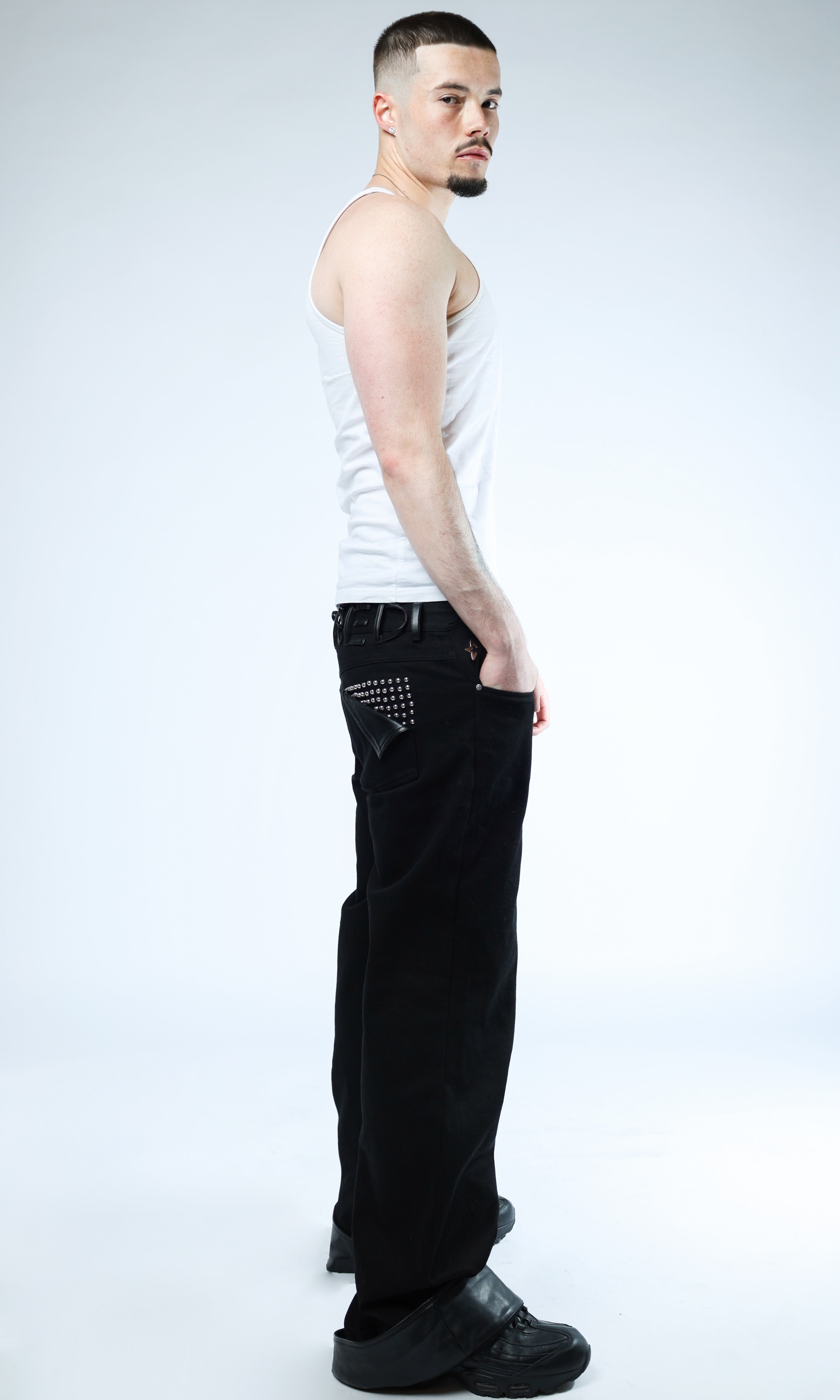 LOW RISE BOOTCUT STARRED JEANS